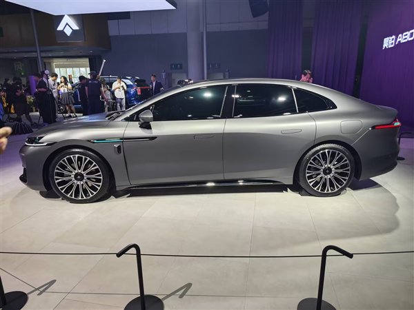 最新配资平台导航 广汽昊铂旗舰轿车A800成都首发：华为ADS 4.0系统+增程动力